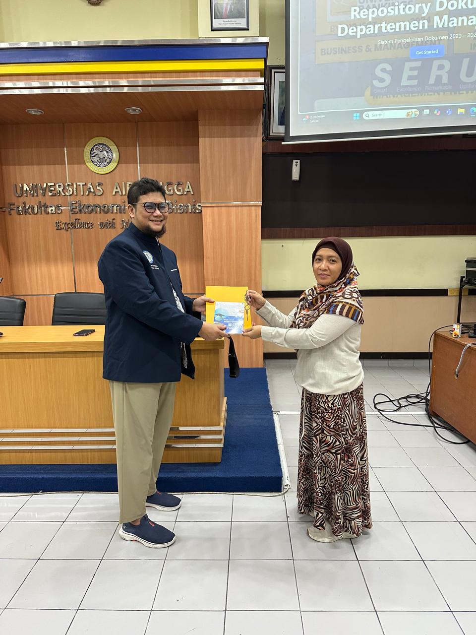Serah Terima Jabatan Pengelola Departemen Manajemen